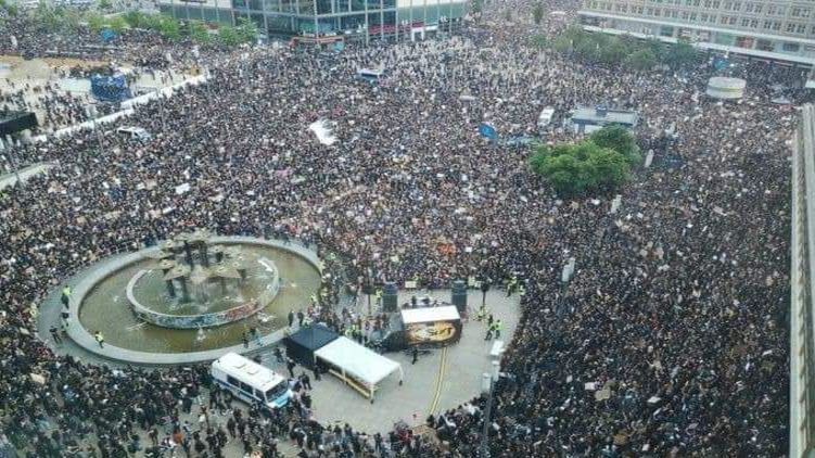 Берлин охватили массовые протесты против карантина