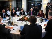 Украина против Трампа, последняя встреча Порошенко и Путина, рождение "Страны". Как жила Украина в 2016 году