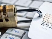 Банки почали масово заарештовувати рахунки українців. Що відбувається та як людям повернути свої гроші?