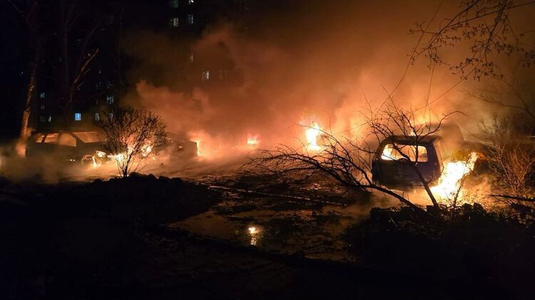 Последствия удара по Днепру. Фото: ГСЧС