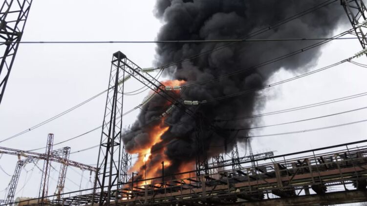 Горящая Змиевская ТЭС в Харьковской области. Кадр из видео