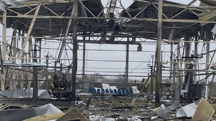 Один із постраждалих під час нальотів об'єктів енергетики в Дніпропетровській області. Фото: ДПЕК