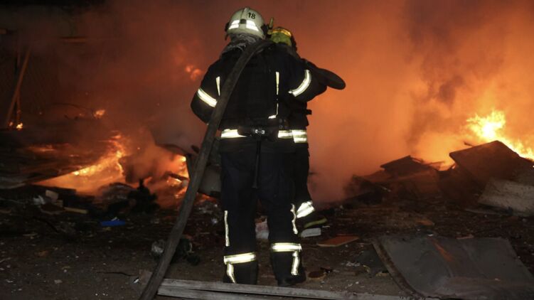 Последствия удара в Днепропетровской области. Фото: ГСЧС