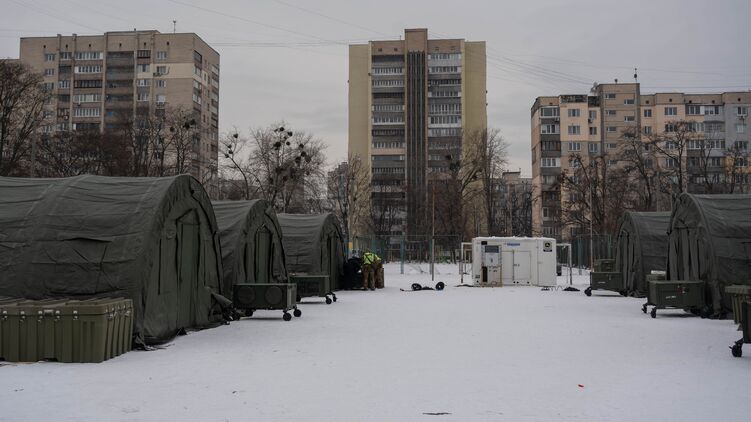 Мобільні пункти обігріву у Києві. Фото: ДСНС