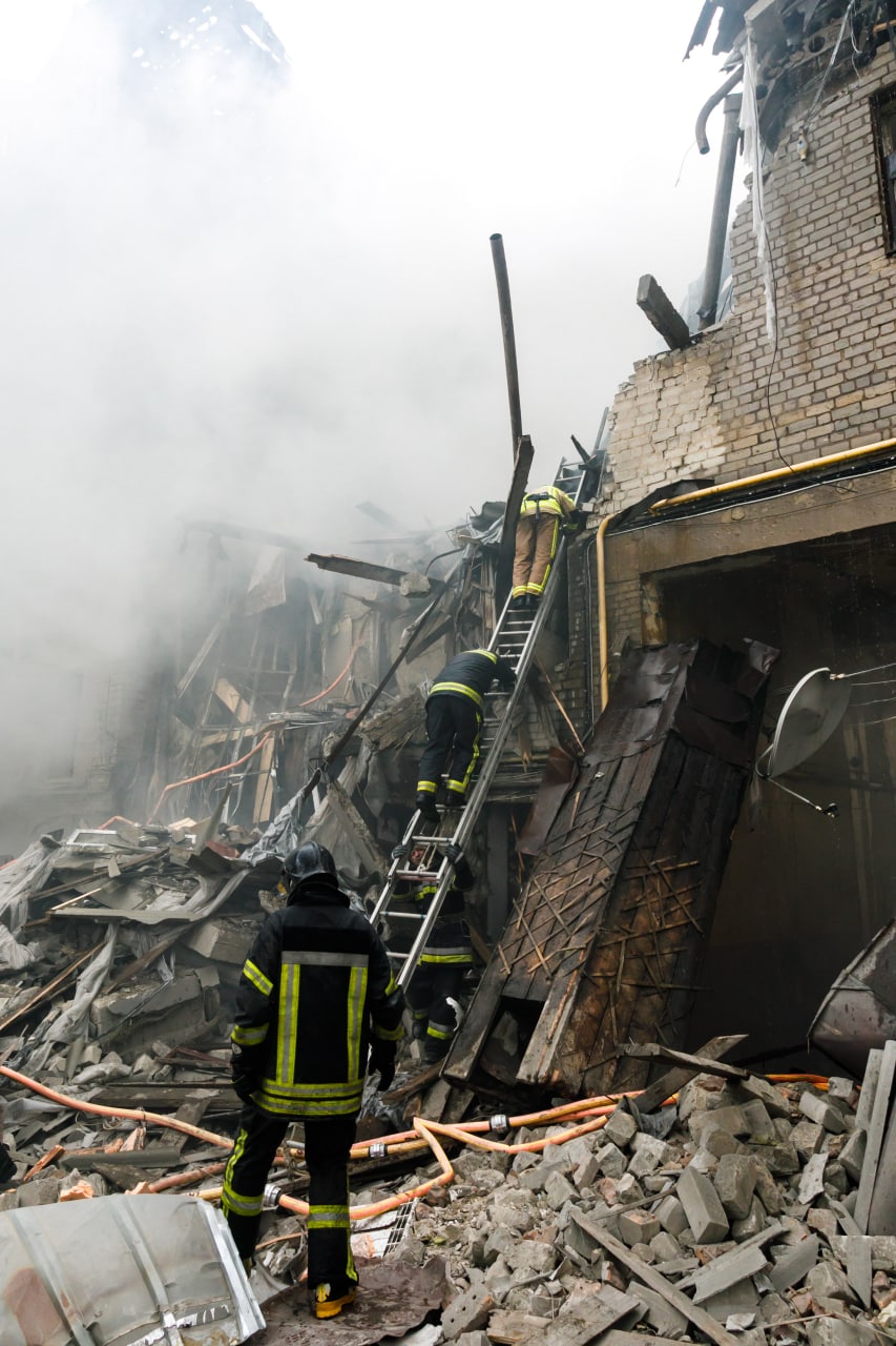 Синегубов опубликовал новые фото повреждений в Харькове