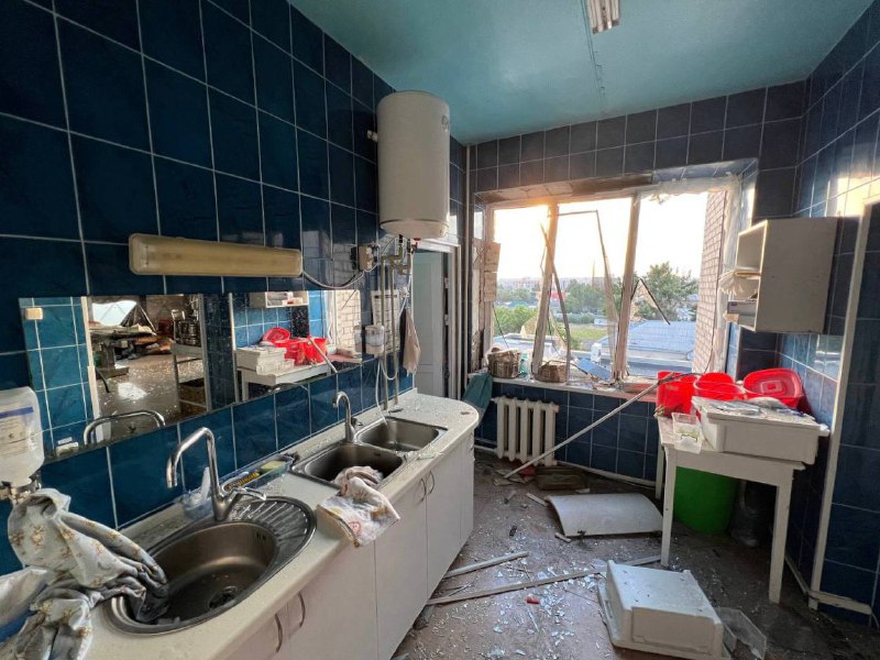 Мэр Николаева Александр Сенкевич опубликовал фото последствий утренних ударов по городу