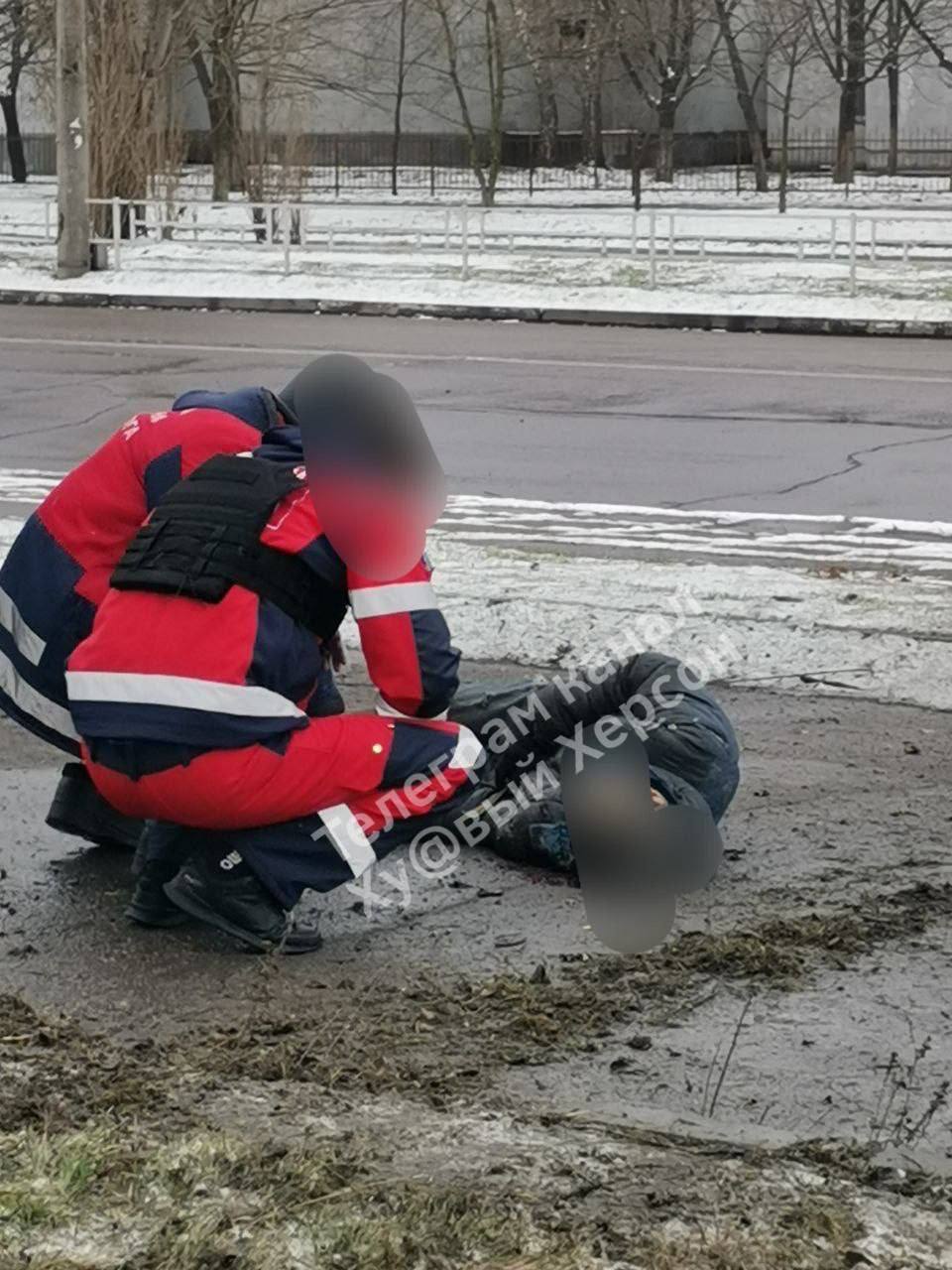 Последствия обстрела Херсона. Фото из местных пабликов