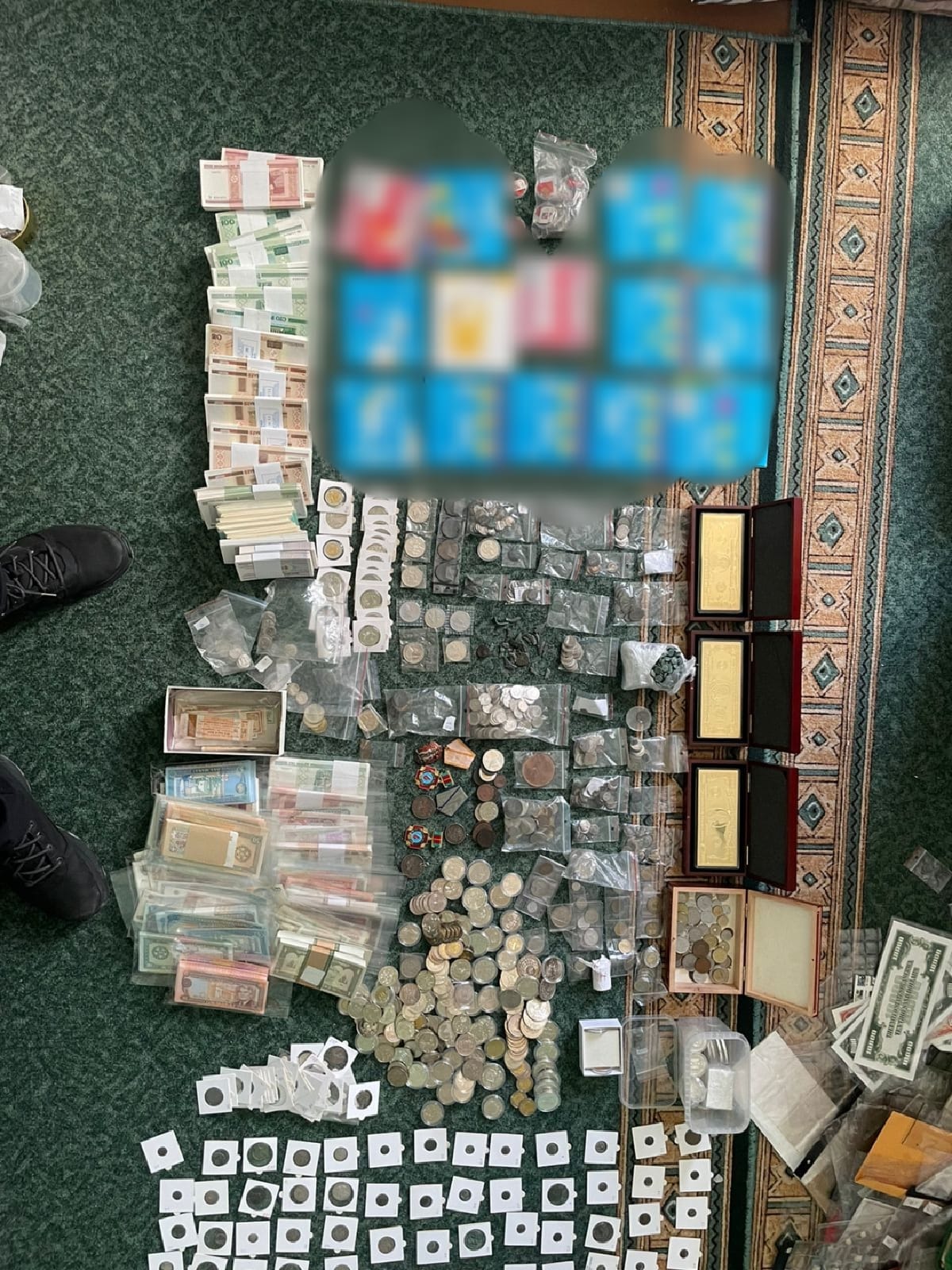 У Київській області зловили подружжя на контрабанді монет Кримського ханства та Римської імперії в США