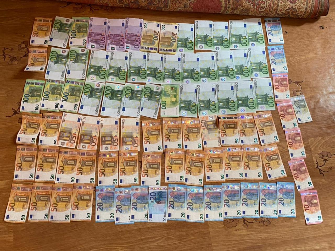 Обнаруженные при обыске деньги