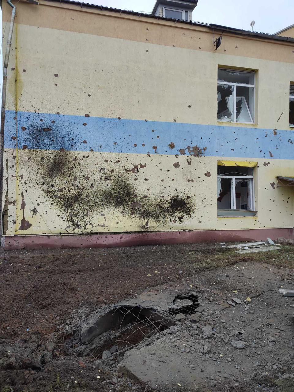 Наслідки обстрілу школи