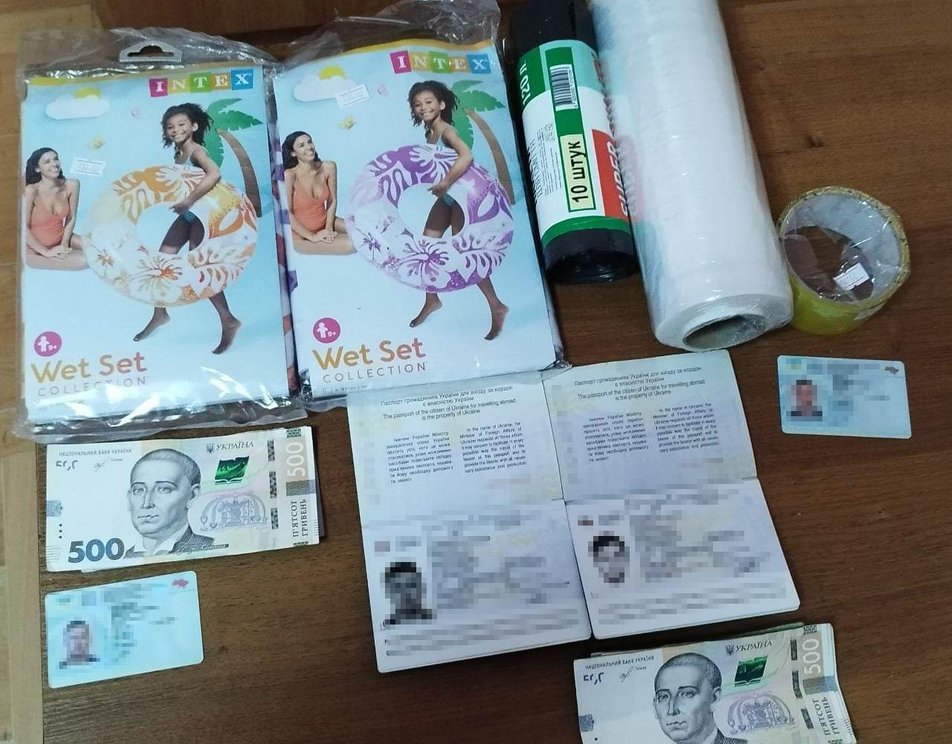 Двое одесситов хотели переплыть Тису на надувных кругах