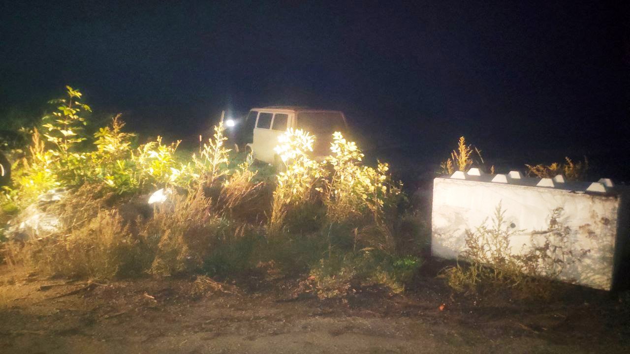 В Ровенской области угонщики микроавтобуса врезались в блокпост