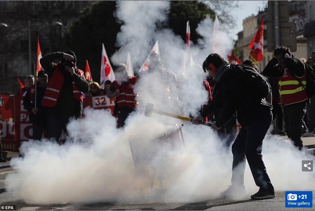 Протесты во Франции против пенсионной реформы