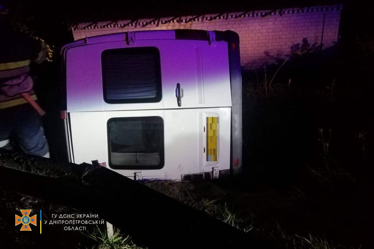 Под Днепром скорая врезалась в маршрутку. Фото: ГСЧС Украины