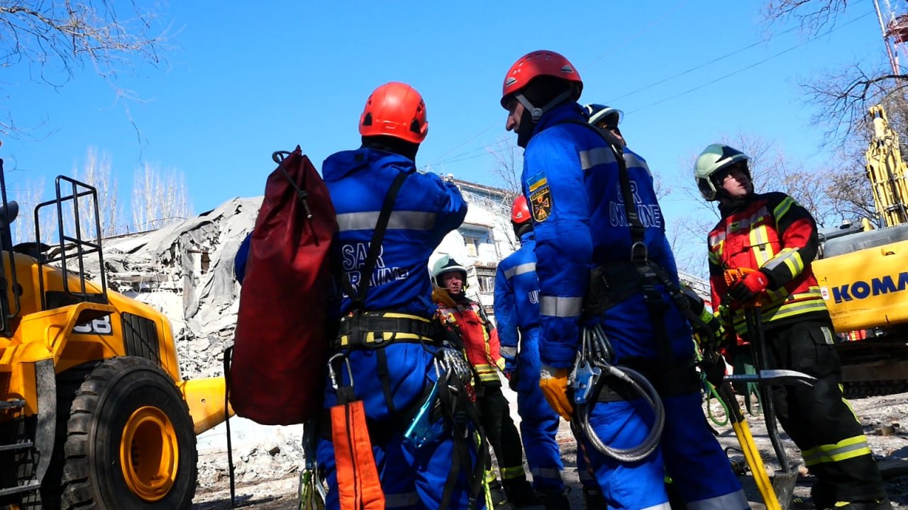 обстрел многоэтажки в Запорожье