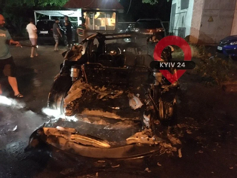 Сгоревшая "Тесла" Богдана. Фото: facebook.com/kievtypical
