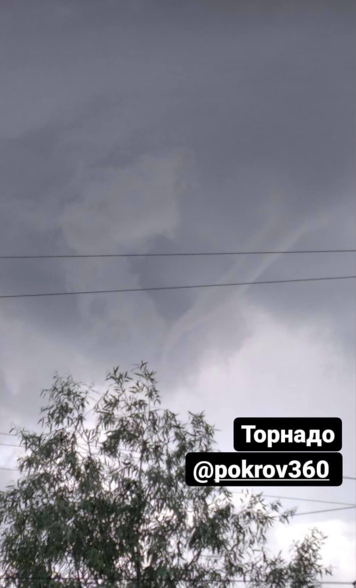 Смерч в Покровске. Фото: Facebook/ OrdzhoCity сообщество г. Покров