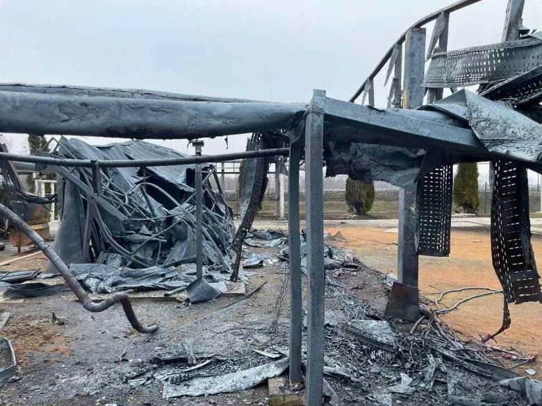 Фото (2) последствий воздушной атаки. Источник - Телеграм