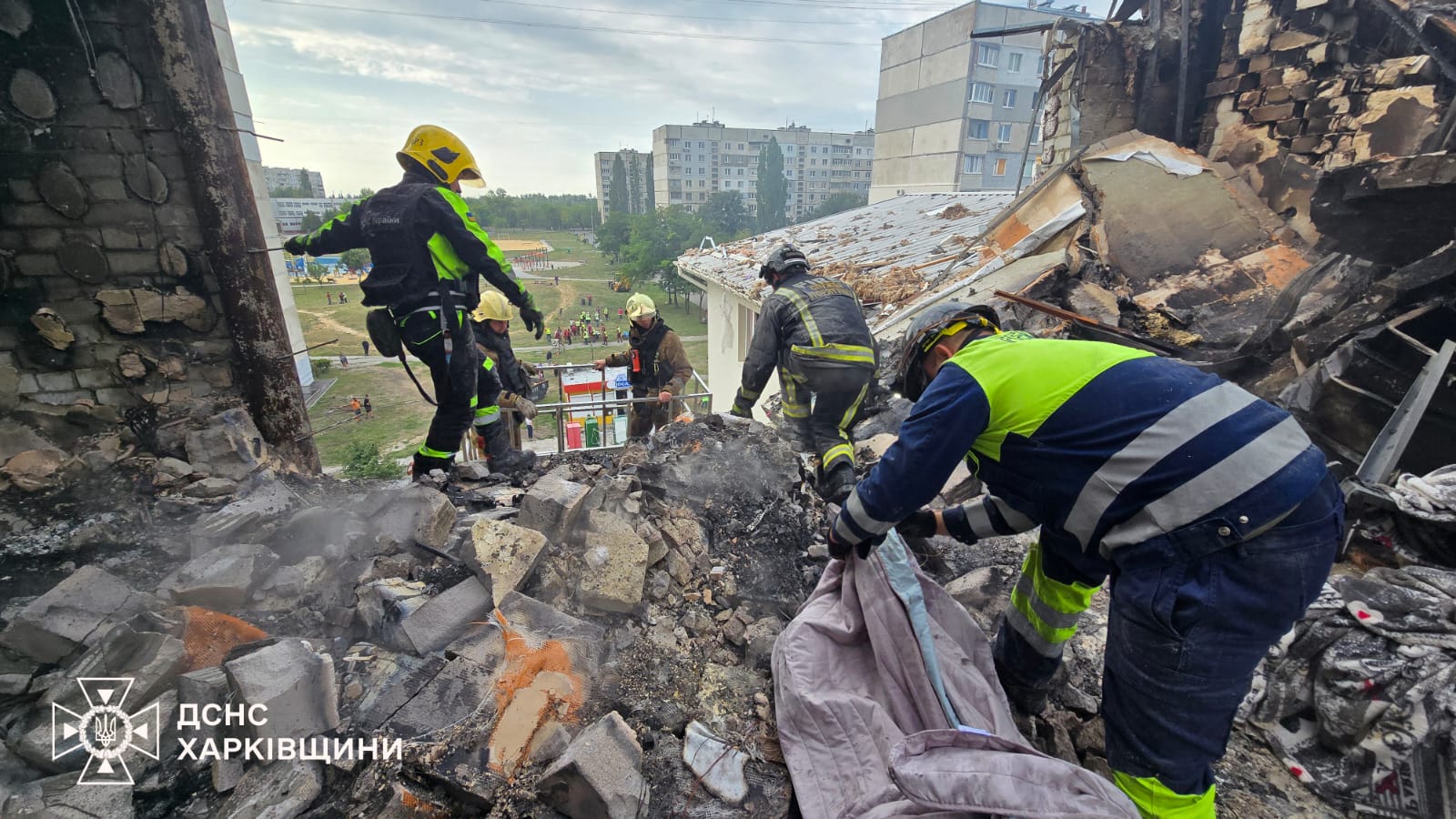 Фото спасательной операции. Источник - facebook.com/DSNS.GOV.UA